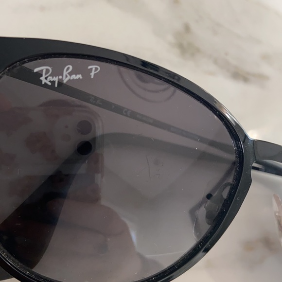 Authentic Rayban Polarized Sunglasses with cleaning cloth - Picture 3 of 5